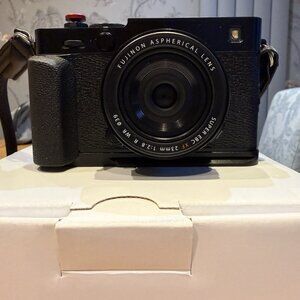 Fujifilm X-E5 Mirrorless Digital Camera With 23mm F2.8 + Extras
